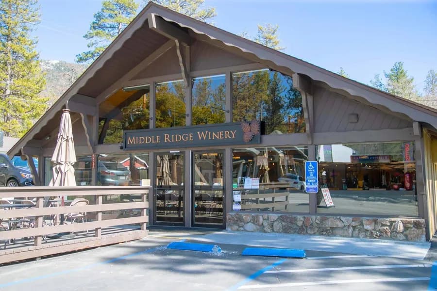 Middleridge Wine Tasting Gallery
